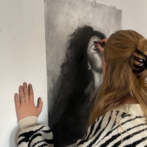 Kunstkameraad Lisa at work in my studio