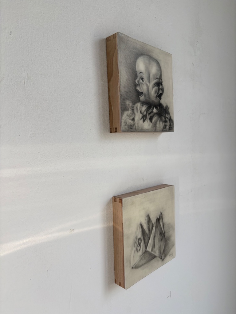 3Faced Doll en Kies een getal op berkenhout .jpg